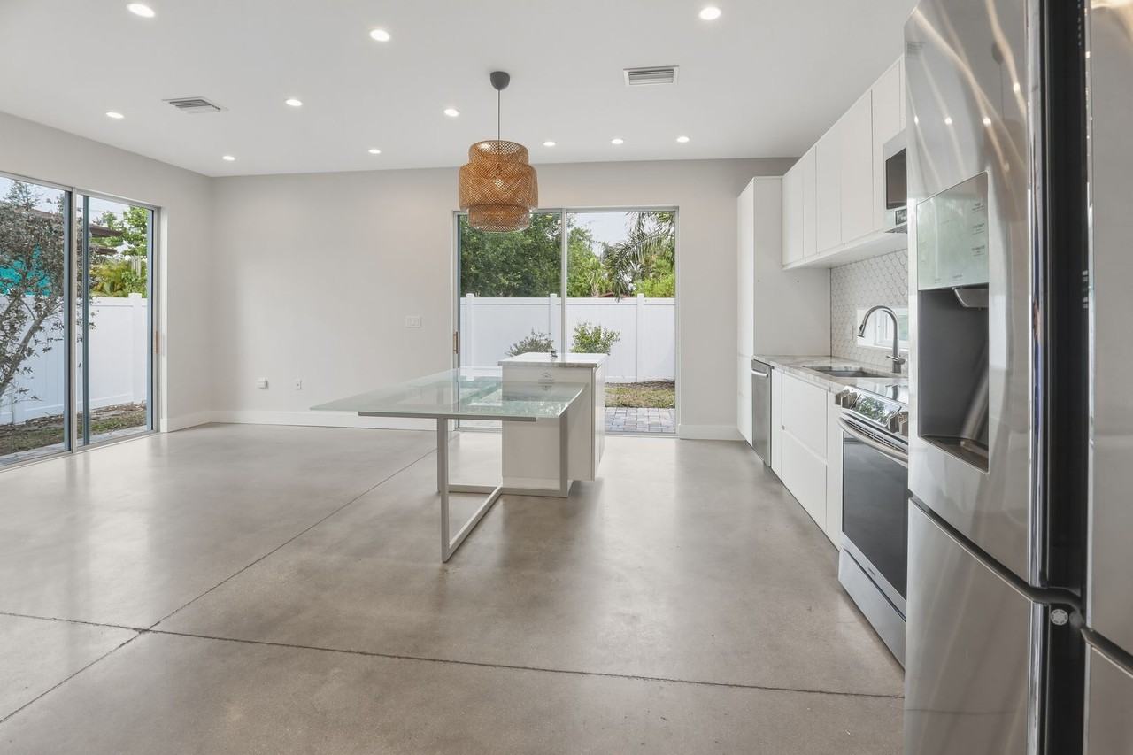 2066 Roselawn St - Photo 3 of 23