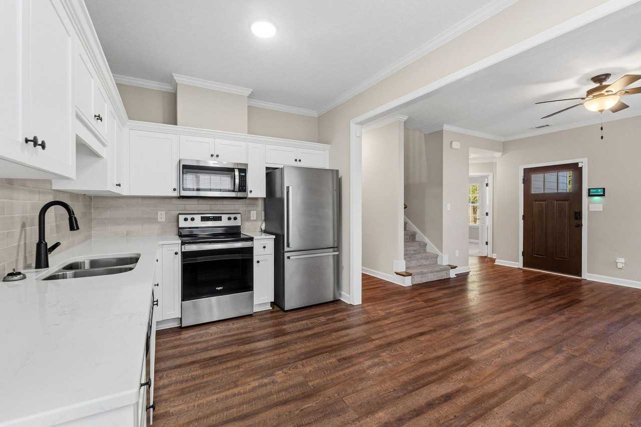 302 Dorn St - Photo 5 of 25