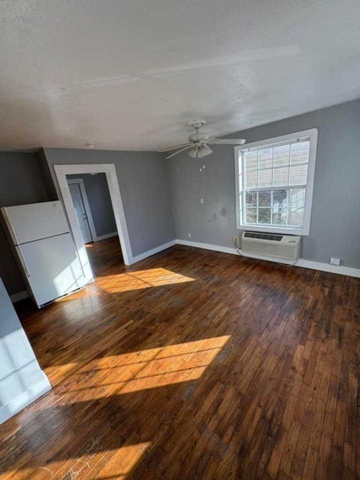 1720 N Fremont Ave - Photo 2 of 21