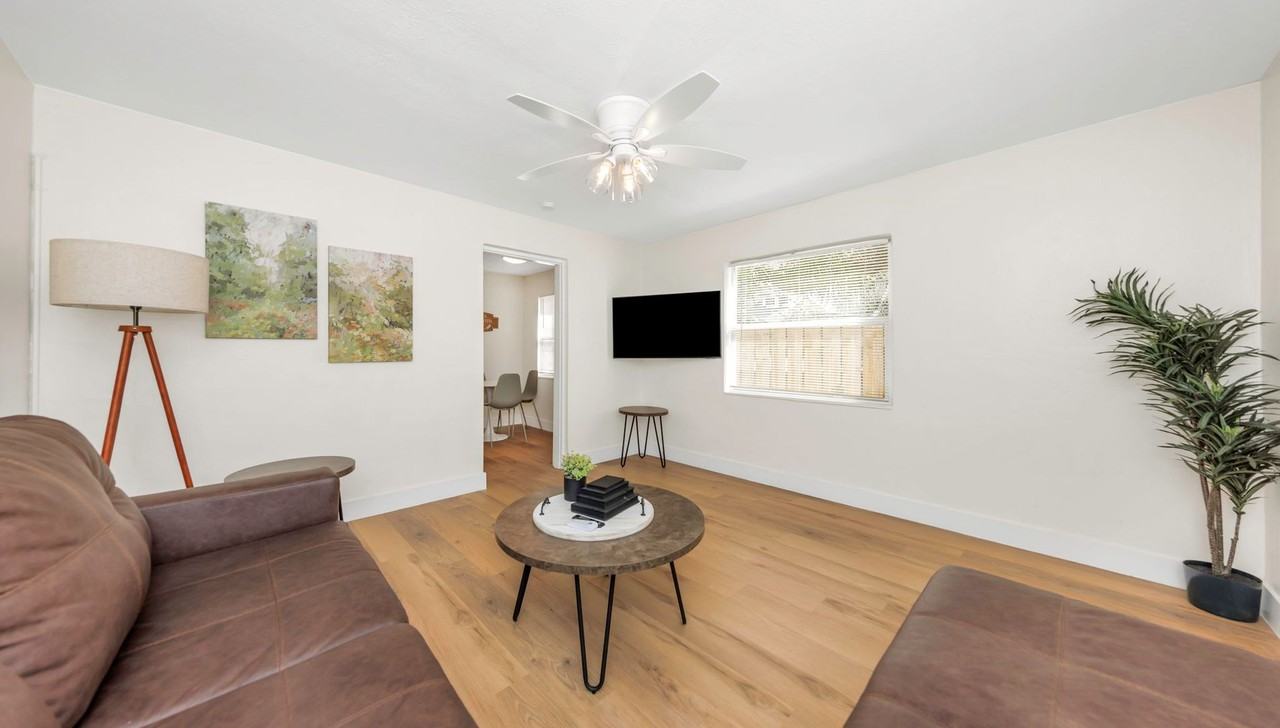 416 Skinner Blvd - Photo 3 of 50