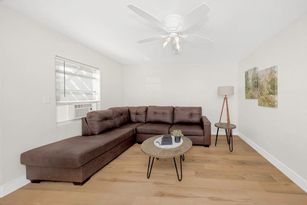 416 Skinner Blvd - Photo 4 of 50