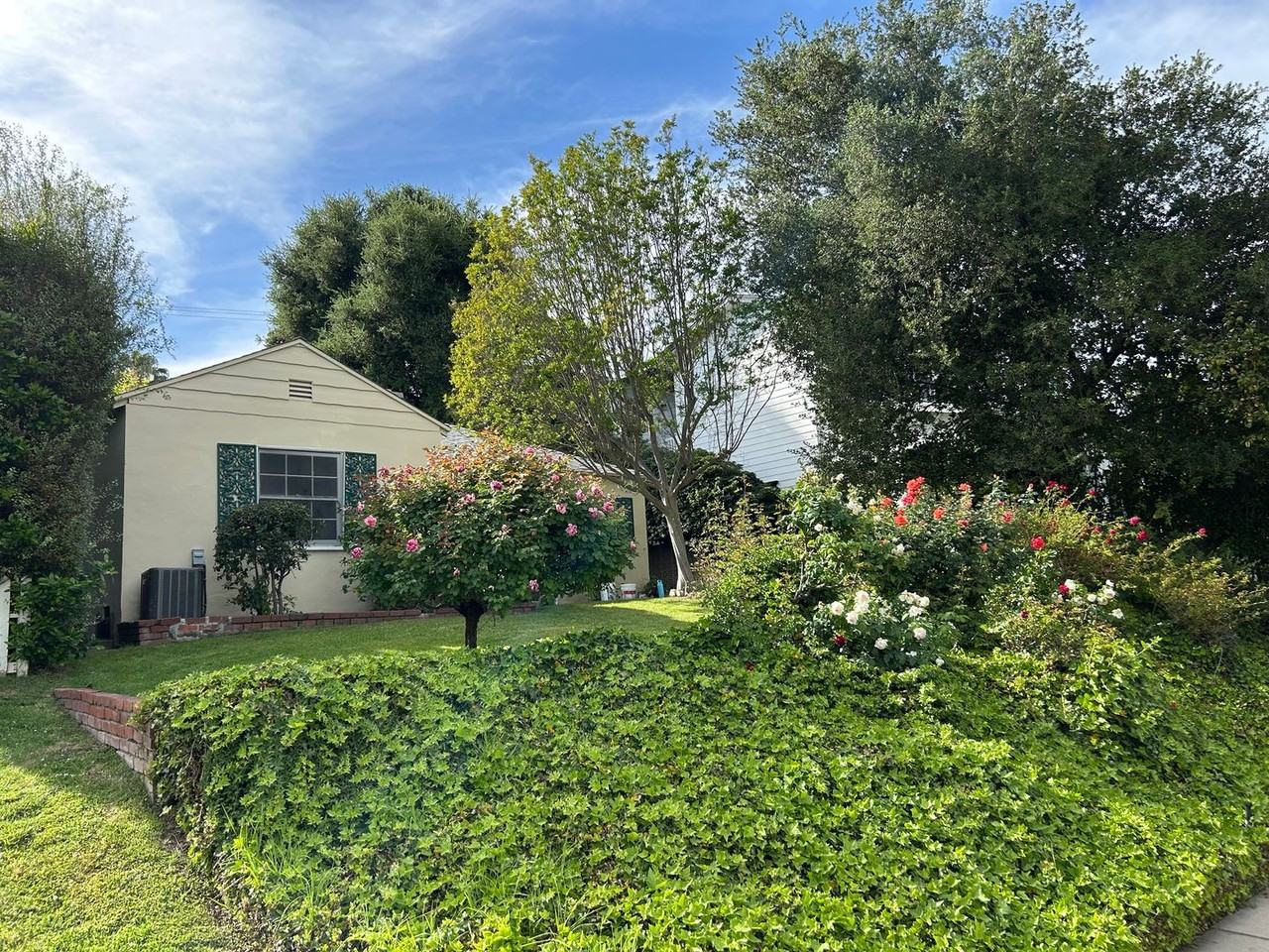 4313 Bakman Ave - Photo 2 of 34