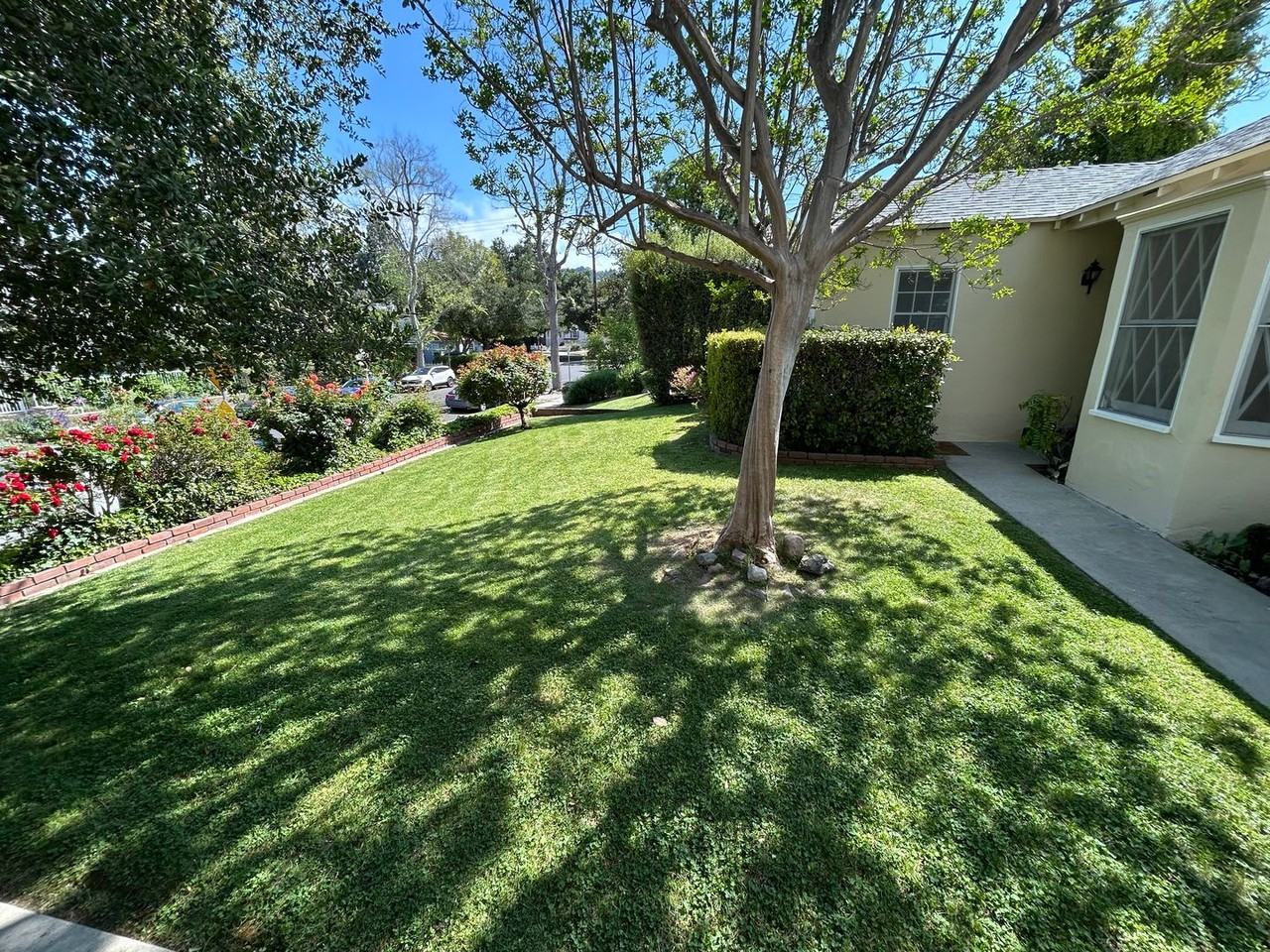 4313 Bakman Ave - Photo 5 of 34