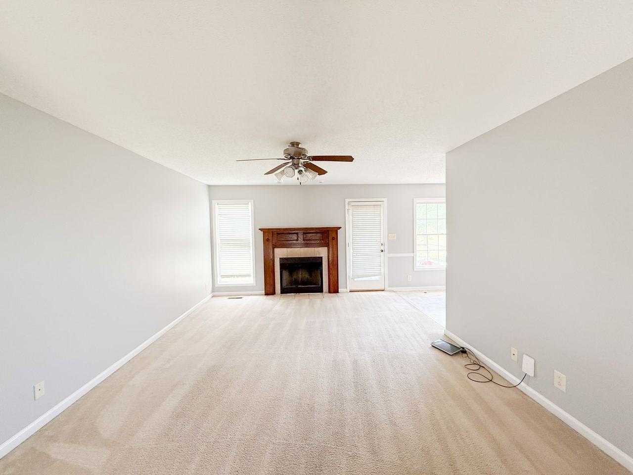 2621 Green Briar Dr - Photo 2 of 13