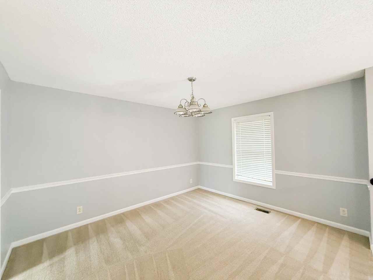 2621 Green Briar Dr - Photo 3 of 13