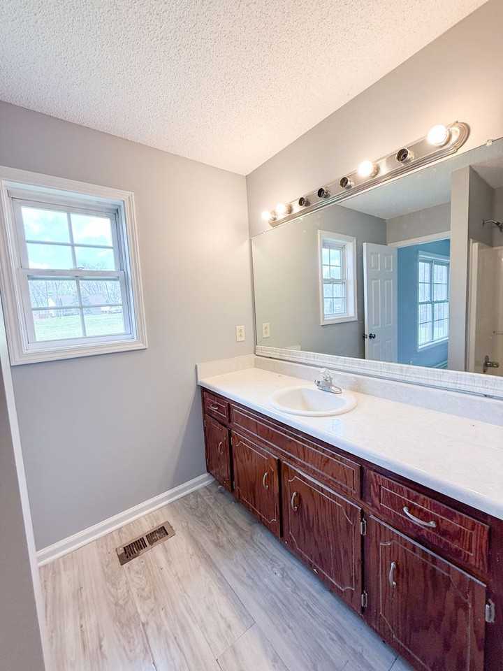 2621 Green Briar Dr - Photo 7 of 13