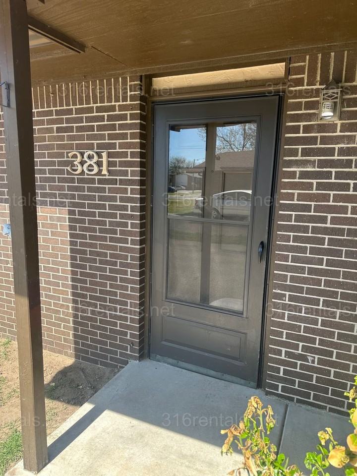 381 E Marion Ct - Photo 2 of 14