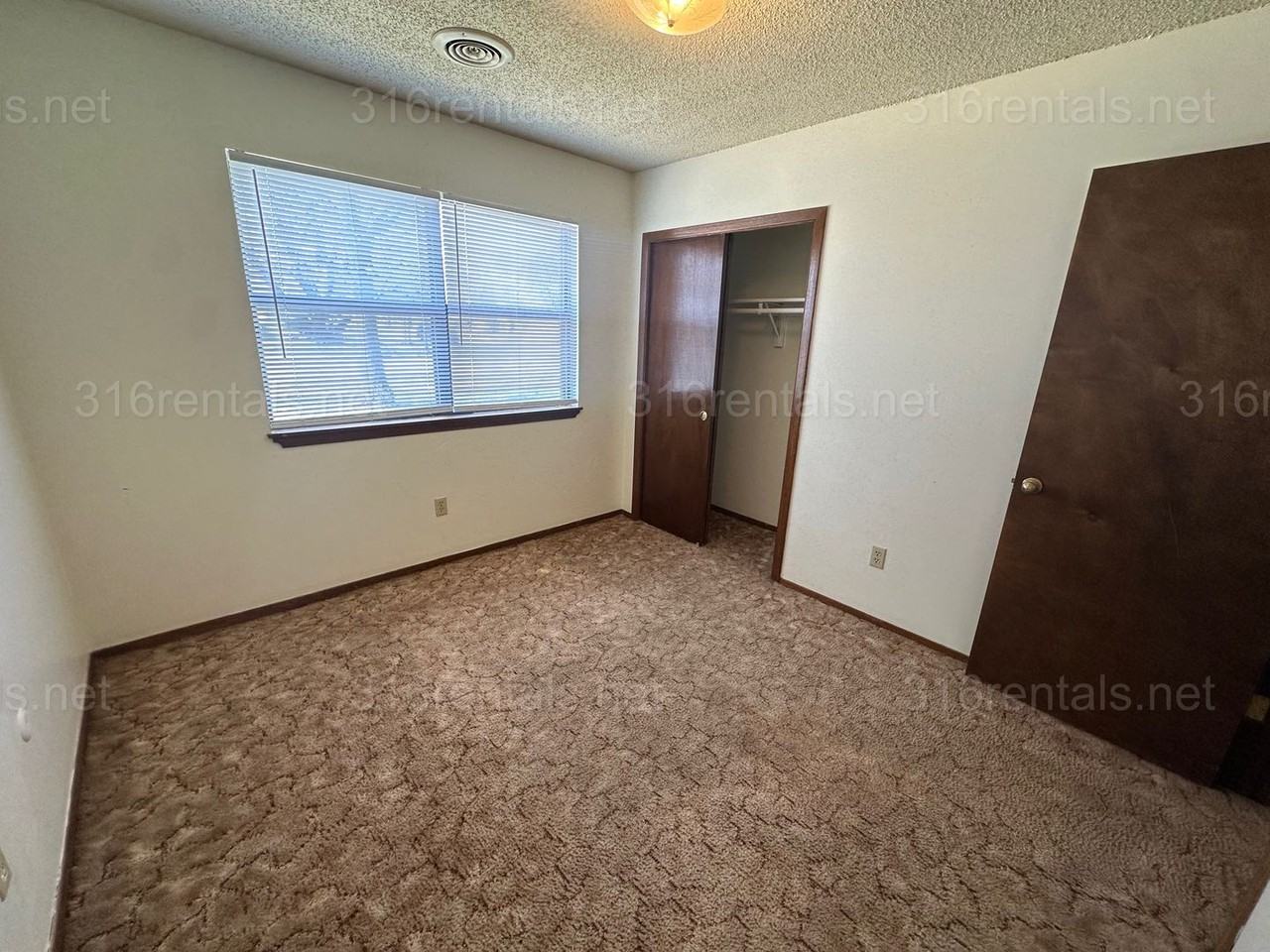 381 E Marion Ct - Photo 7 of 14