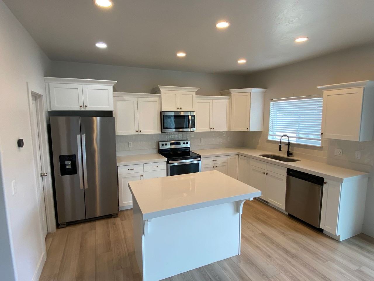 286 N 460 E - Photo 4 of 29