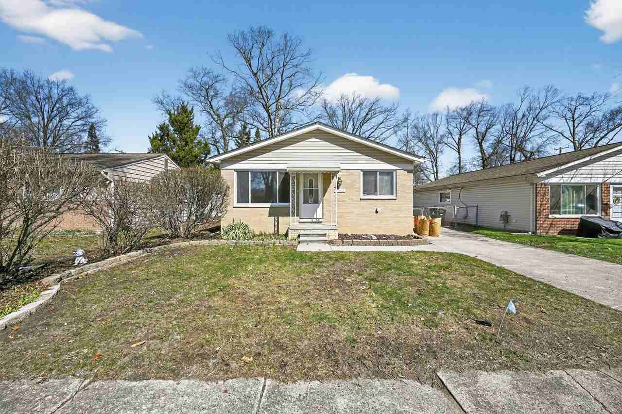 35046 Rosslyn St - Photo 2 of 16