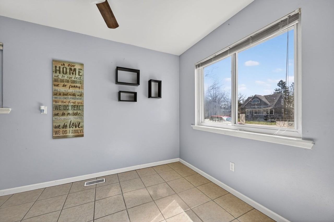 35046 Rosslyn St - Photo 6 of 16