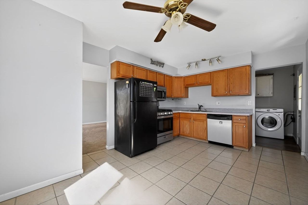 35046 Rosslyn St - Photo 7 of 16