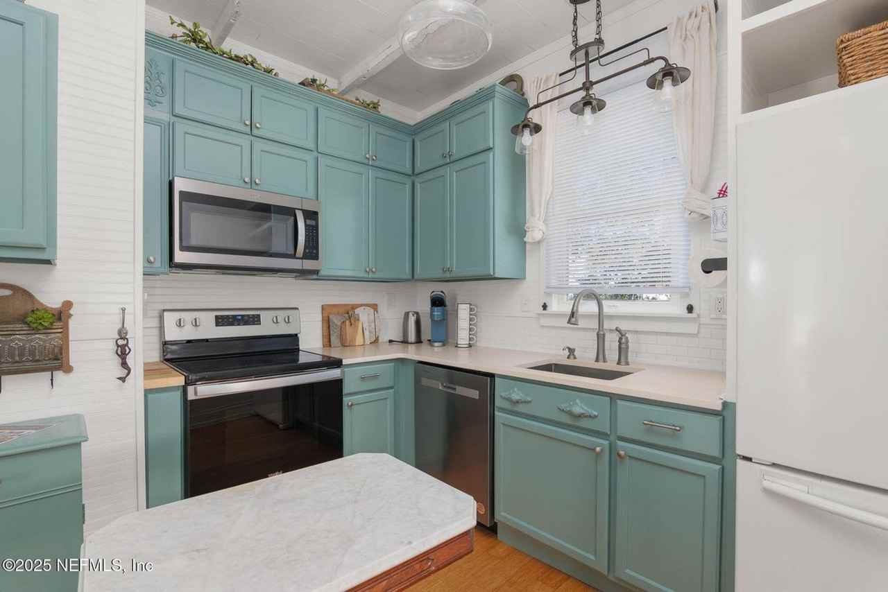 251 Charlotte St #B - Photo 2 of 15