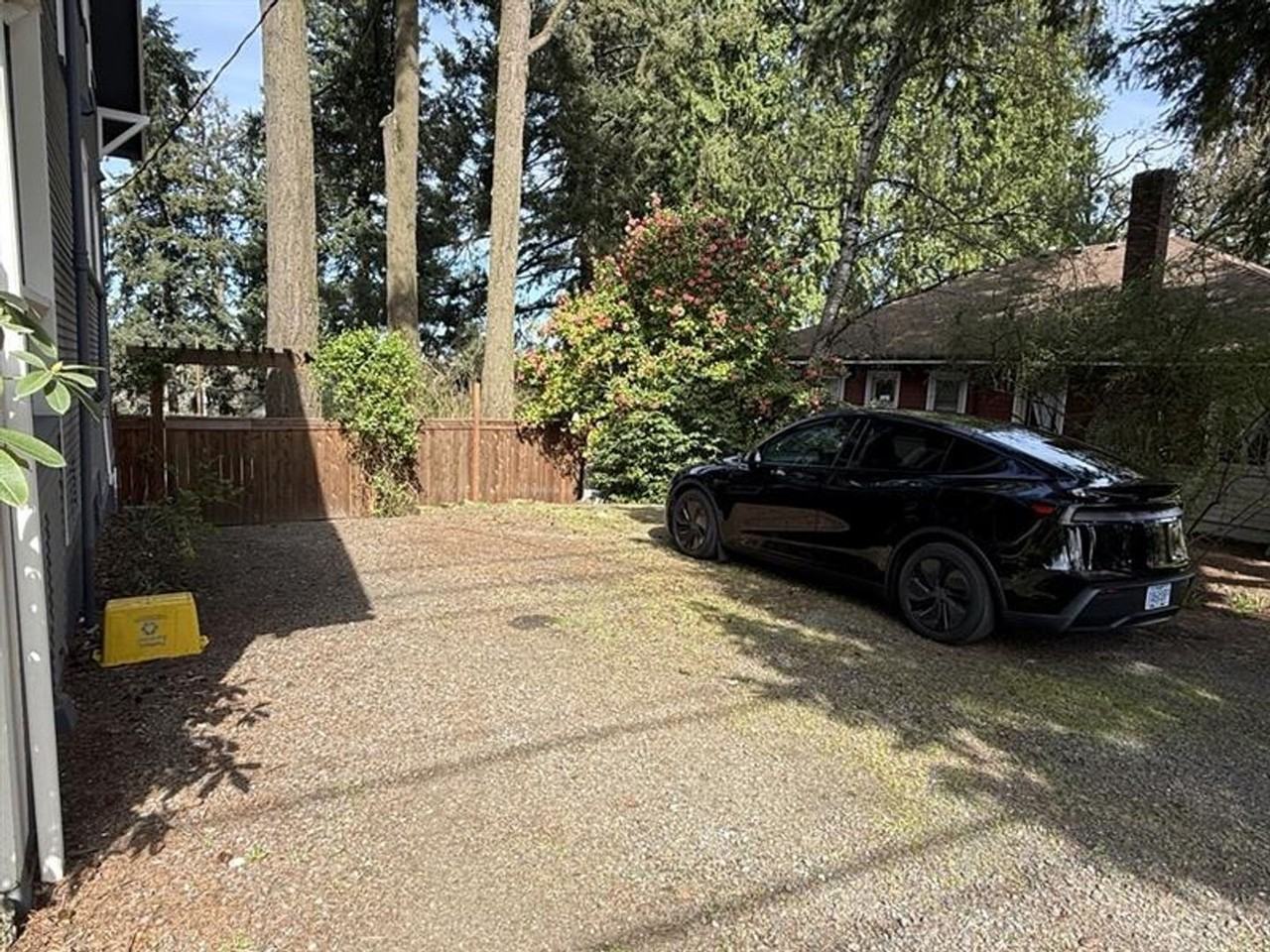 8111 Sw Capitol Hwy - Photo 2 of 20