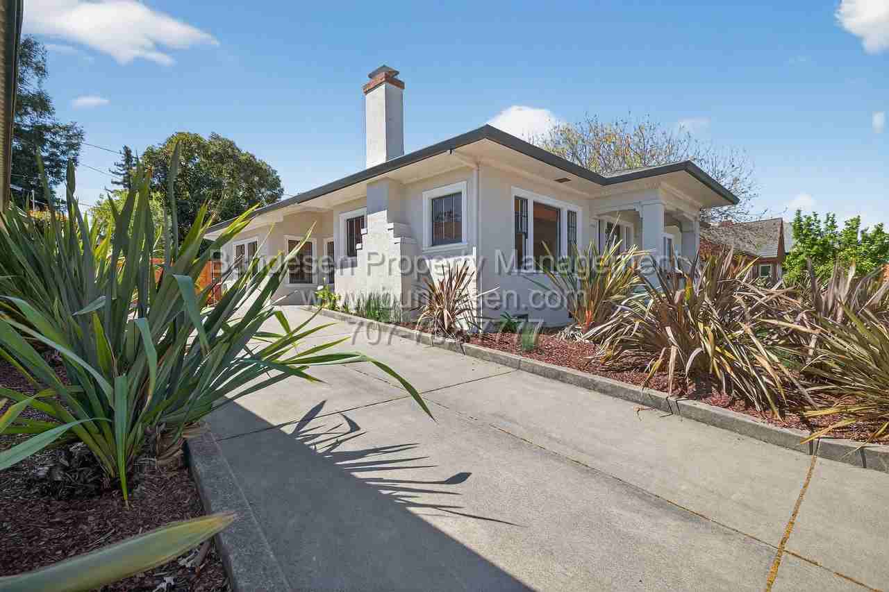 612 Petaluma Blvd S - Photo 2 of 33