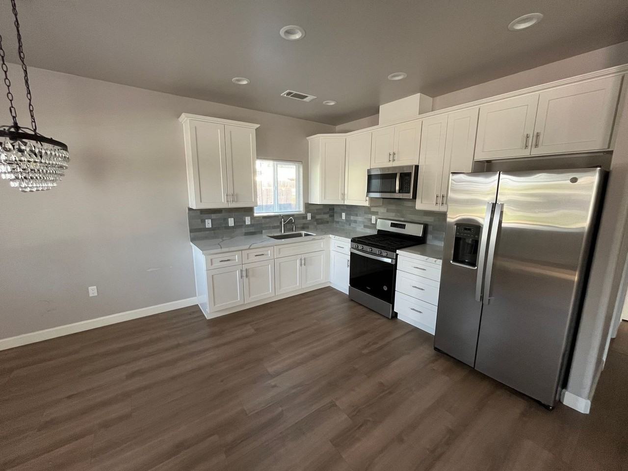 1135 W Baker Ave #B - Photo 4 of 9