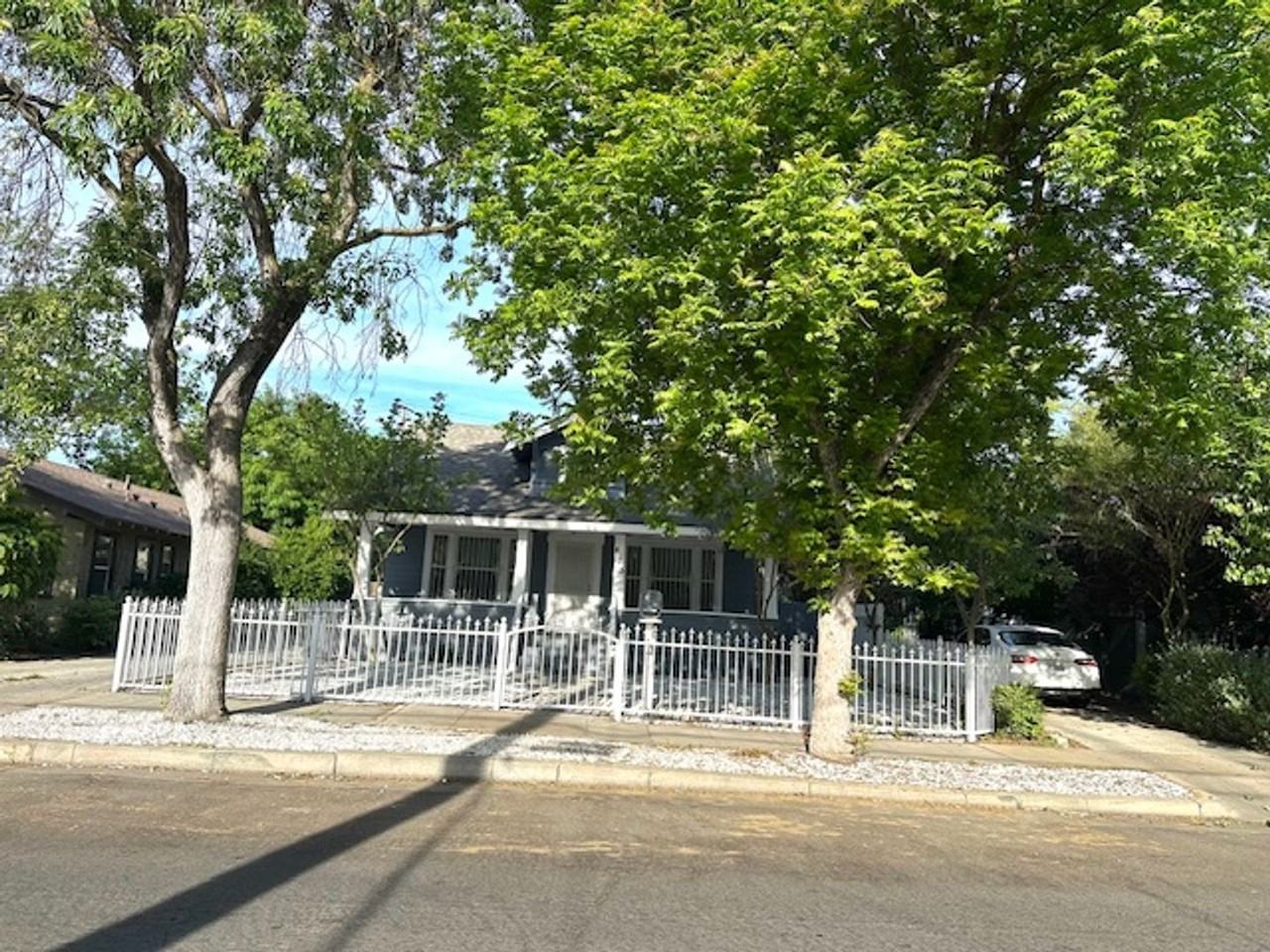 815 N College Ave - Photo 2 of 24