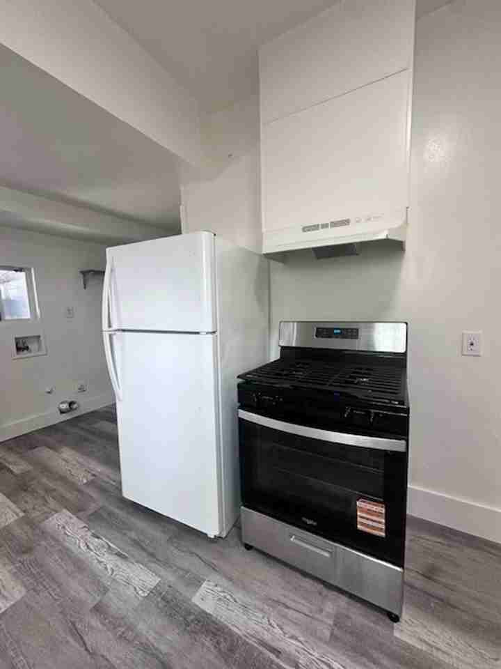 815 N College Ave - Photo 5 of 24