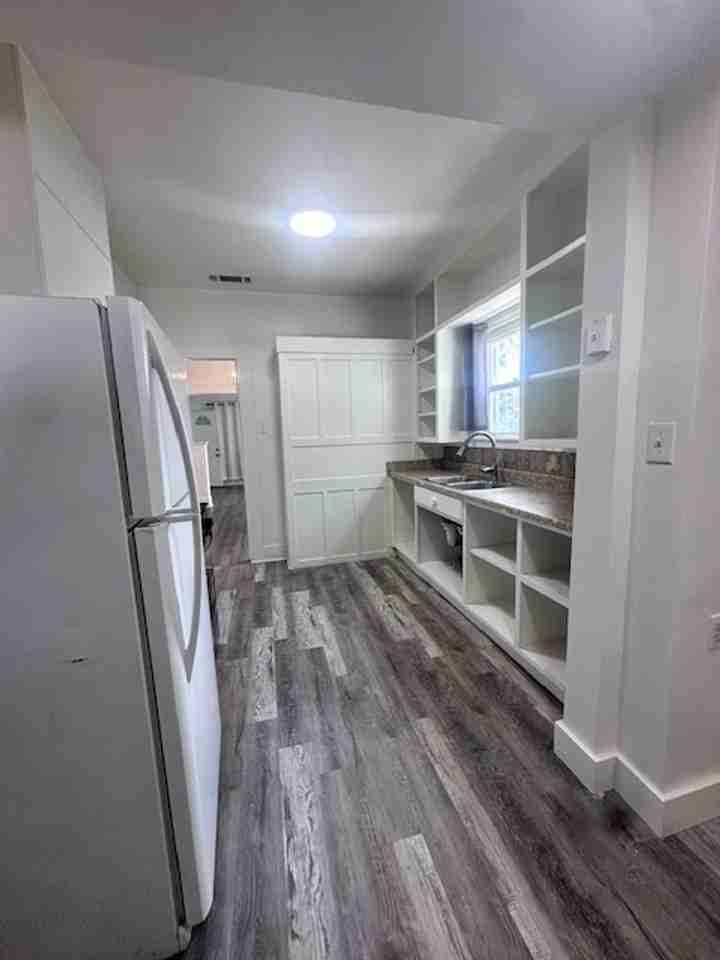 815 N College Ave - Photo 6 of 24