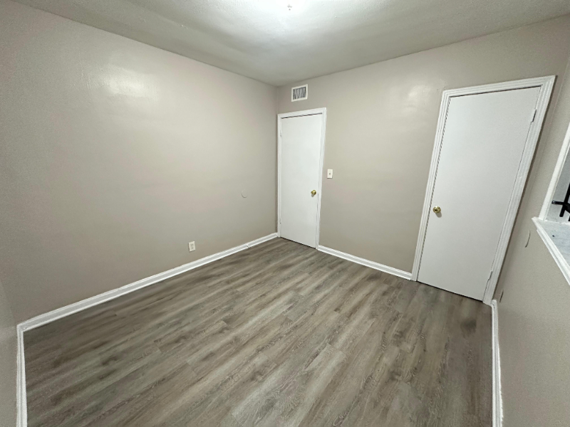 4219 Springfield Blvd #1 - Photo 4 of 12