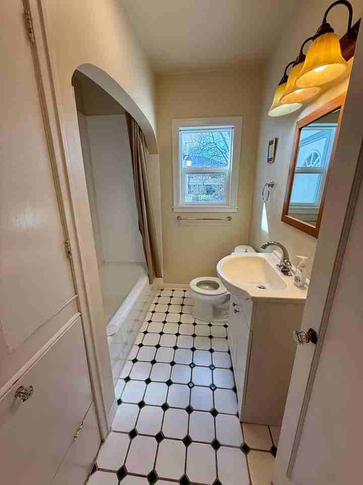 221 North Ave E - Photo 2 of 36