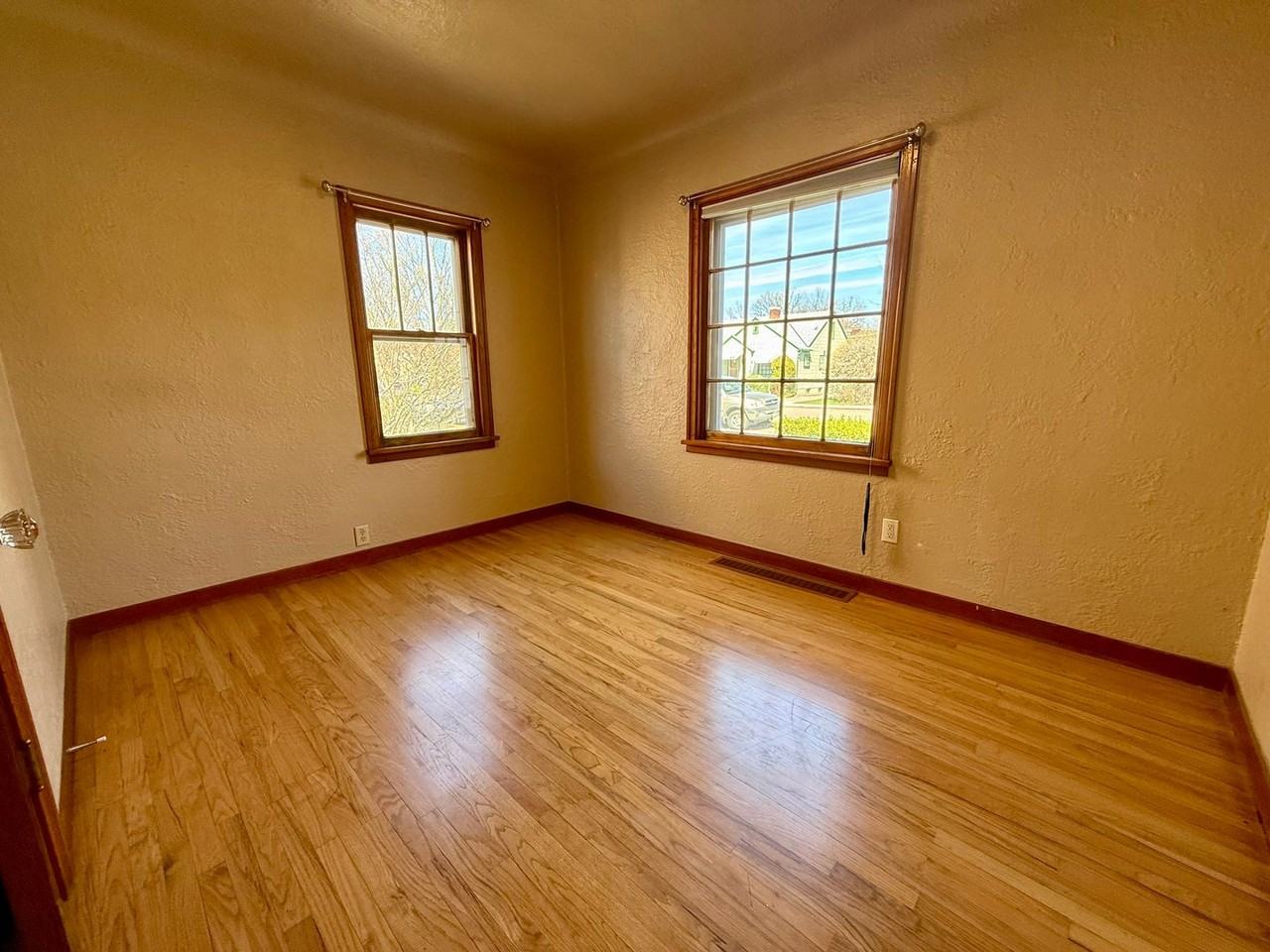 221 North Ave E - Photo 4 of 36