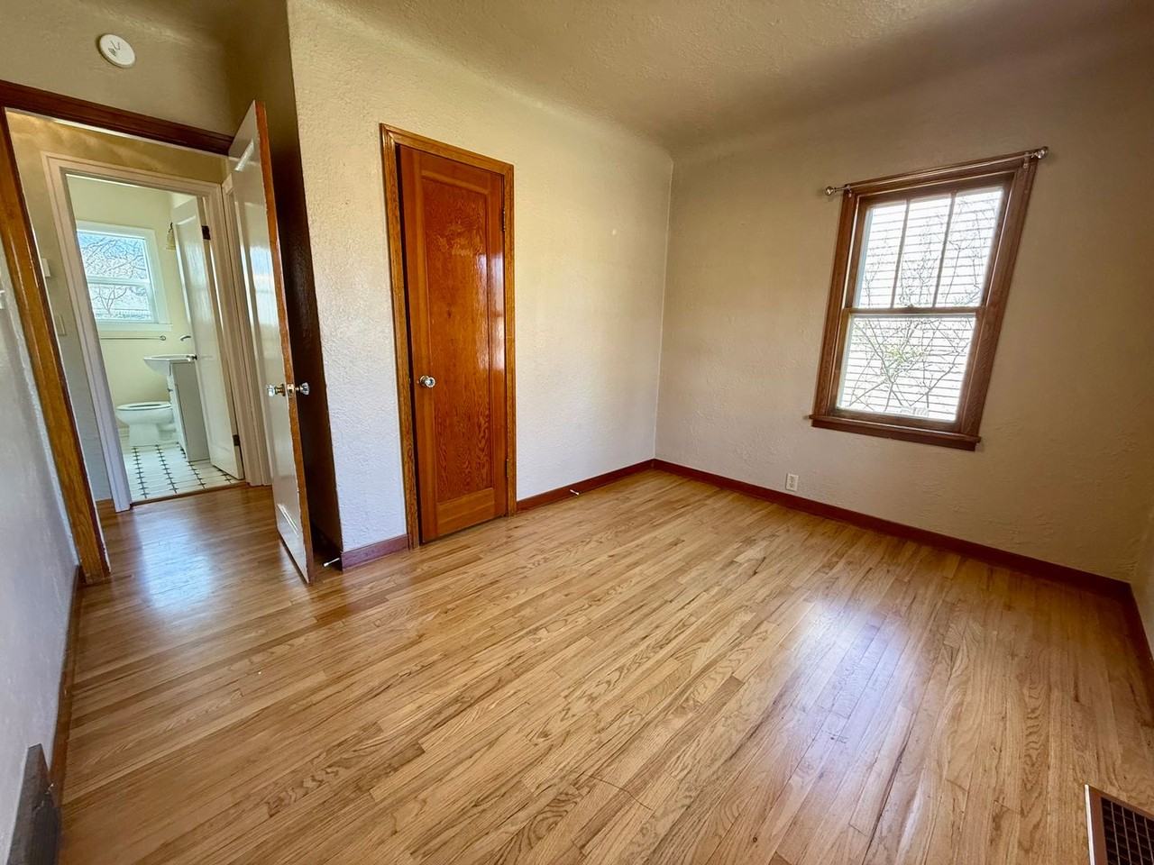 221 North Ave E - Photo 5 of 36