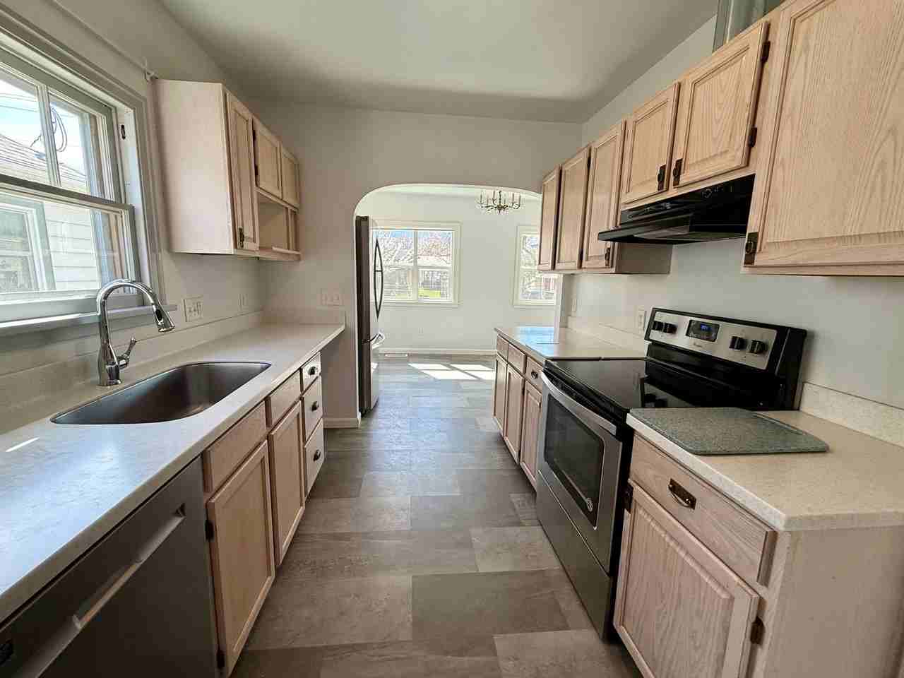 221 North Ave E - Photo 7 of 36