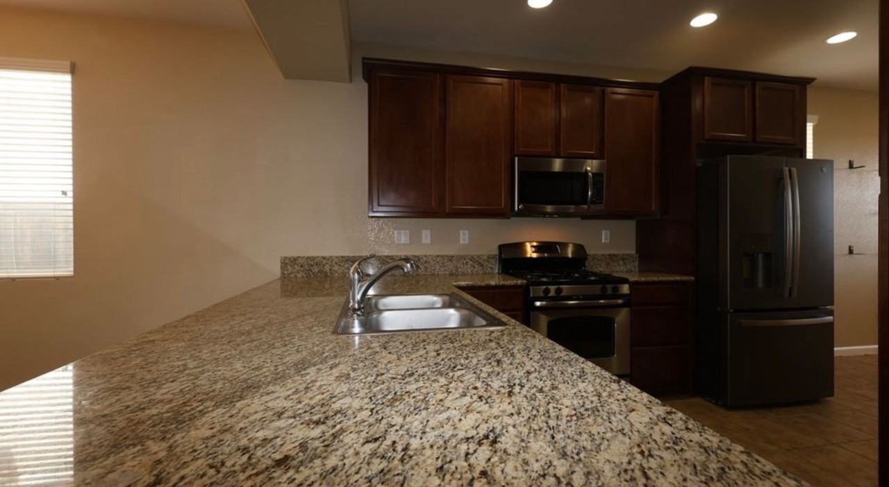 10480 Fossil Way - Photo 3 of 17