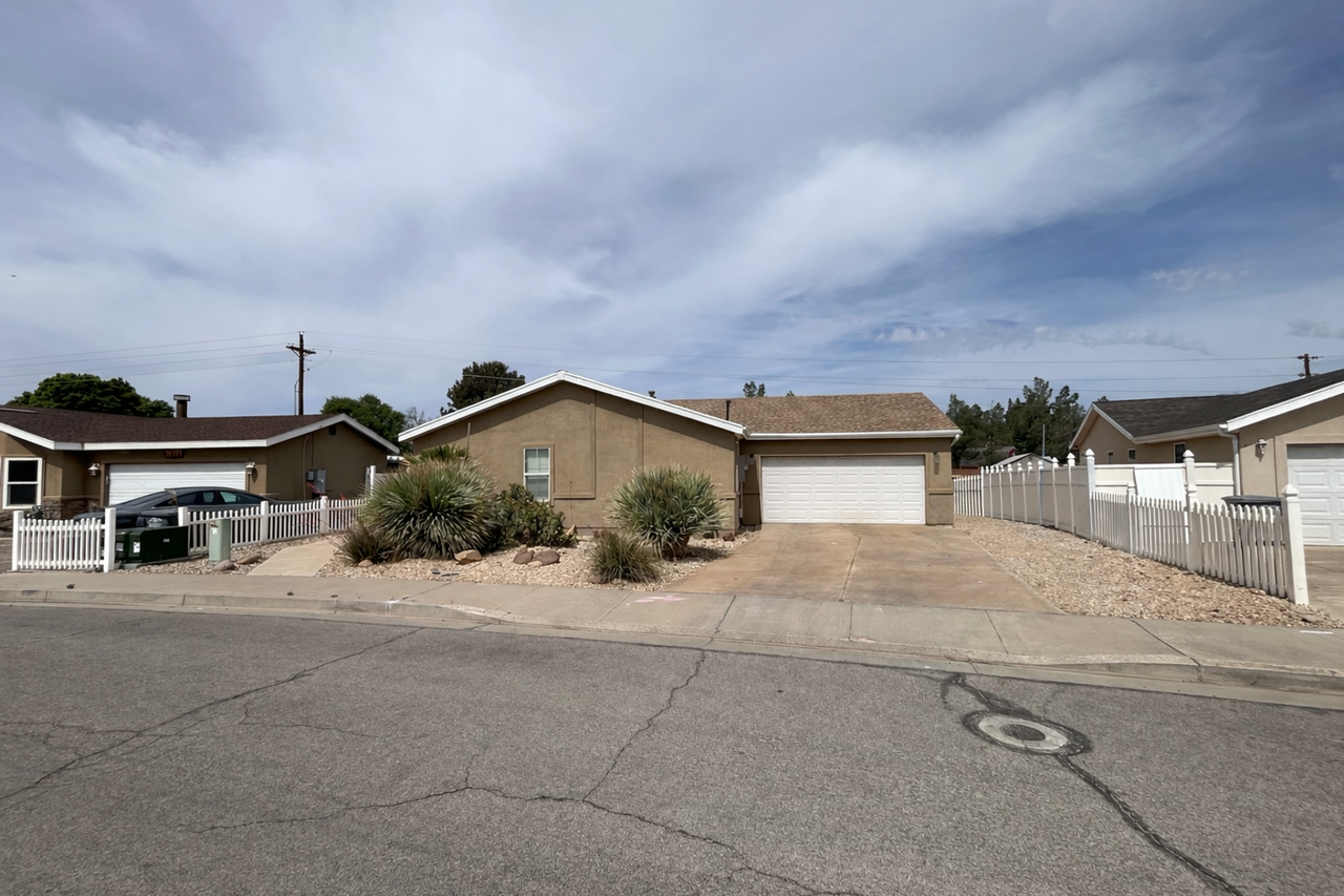 2050 S Stonegate Cir