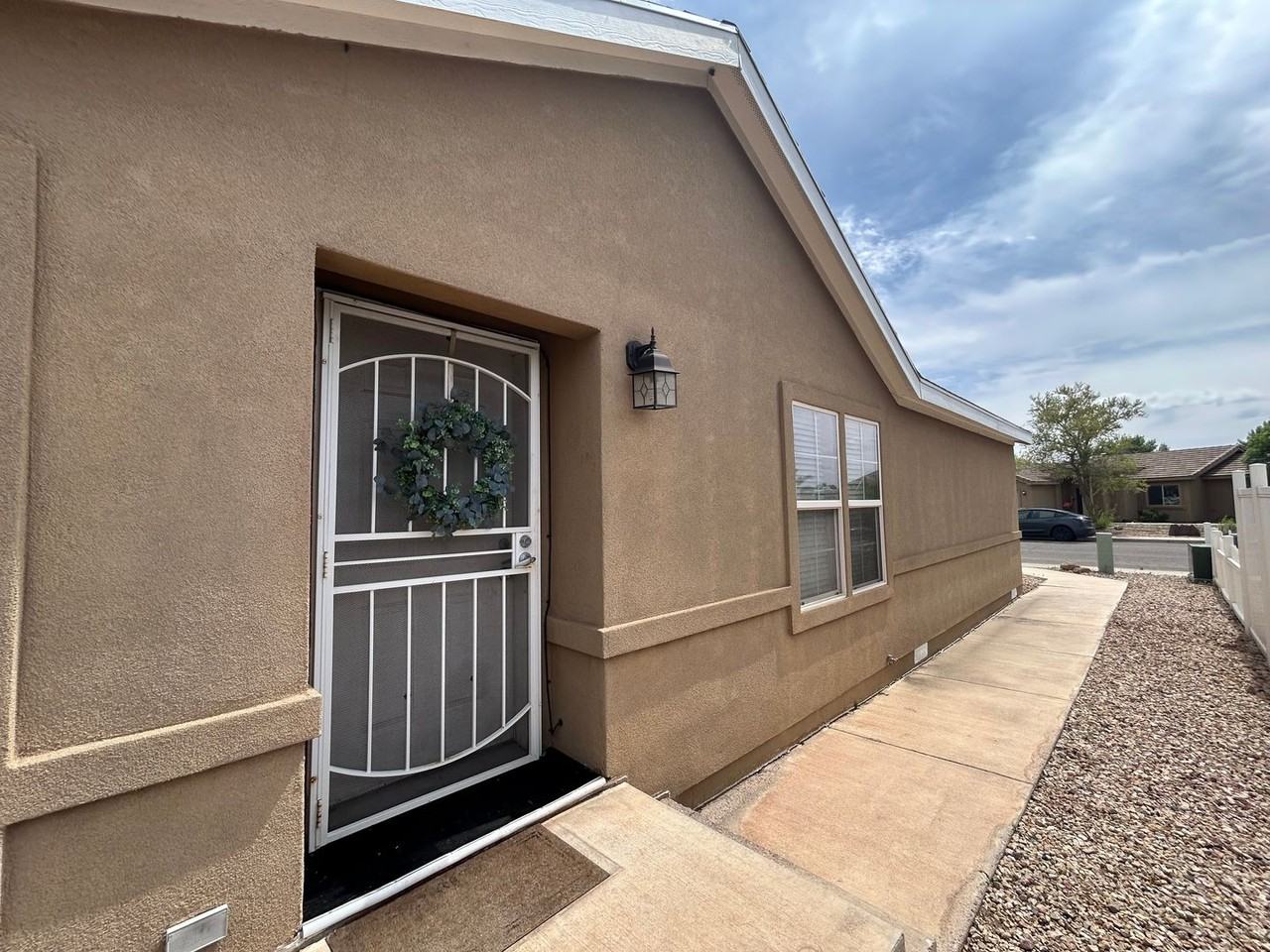 2050 S Stonegate Cir - Photo 2 of 22