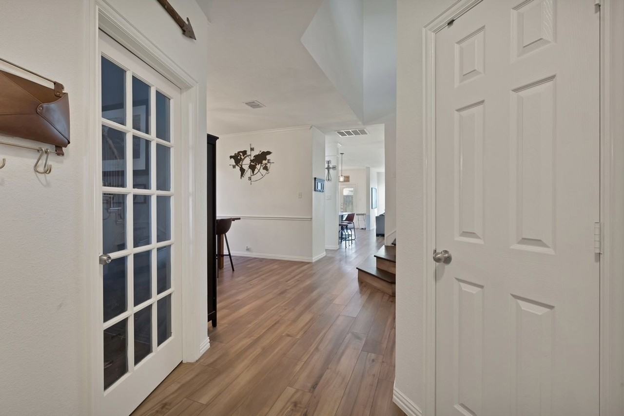 1708 Kittyhawk Dr - Photo 3 of 41