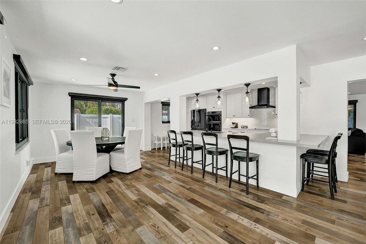 915 Nw 7th St - Photo 5 of 20