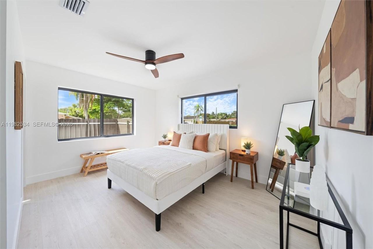 1305 N 31st Rd - Photo 6 of 13