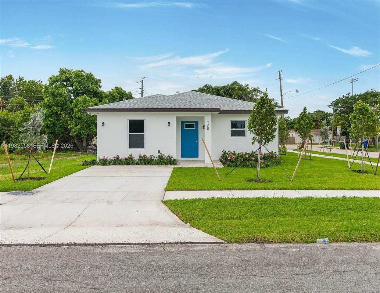 2360 Nw 14th St - Photo 4 of 10