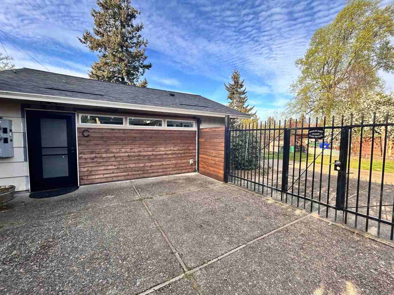 12701 SE Salmon Ct. - Photo 2 of 5