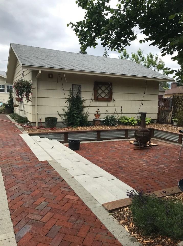 12701 SE Salmon Ct. - Photo 3 of 5