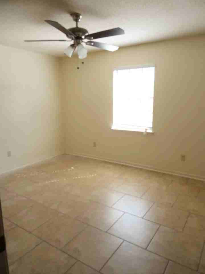 1035 Giovanni St #11 - Photo 5 of 7