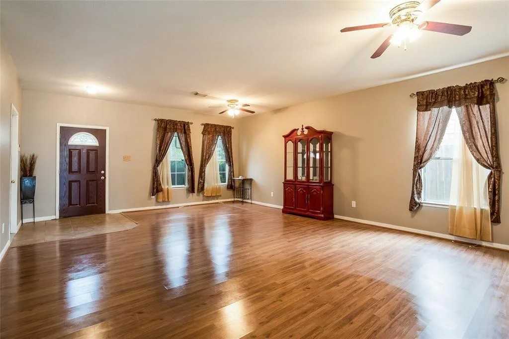 21910 Willow Downs Dr - Photo 4 of 26