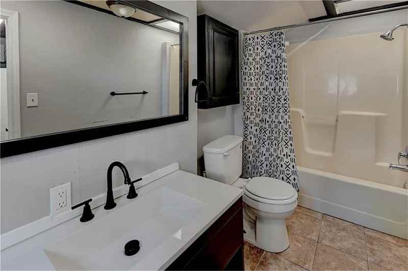 611 S Overton Ave - Photo 6 of 8