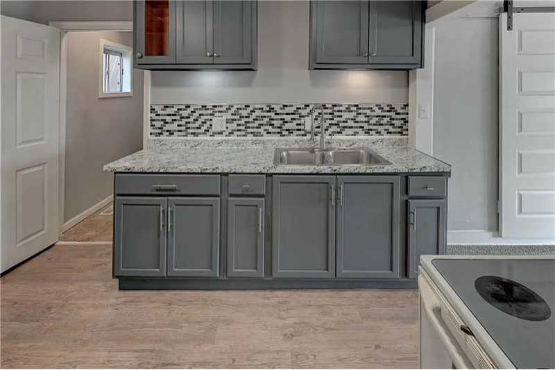 611 S Overton Ave - Photo 7 of 8