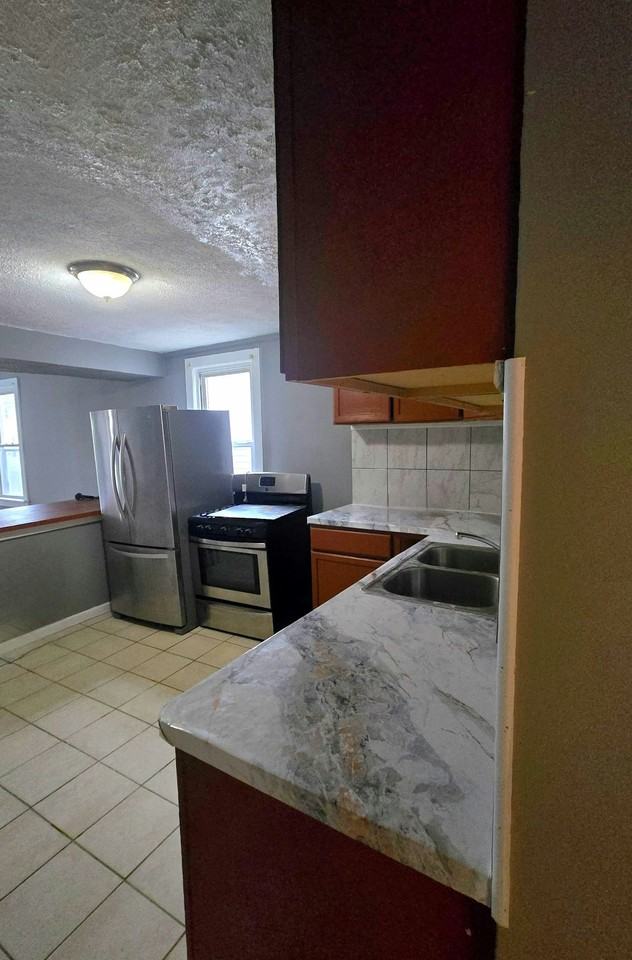 5022 Guy Avenue - Photo 3 of 11