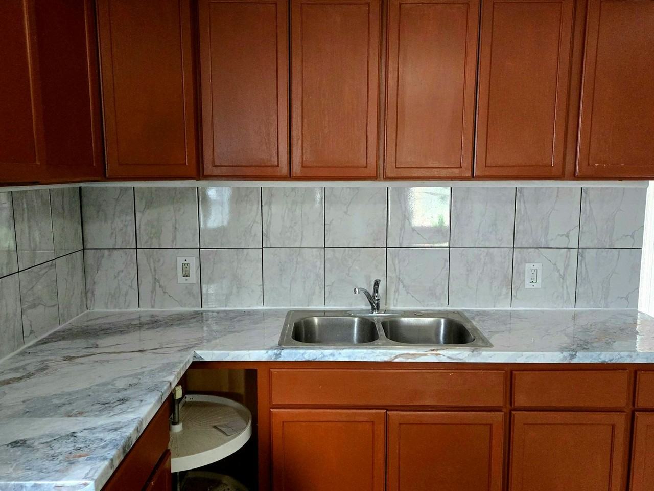 5022 Guy Avenue - Photo 5 of 11