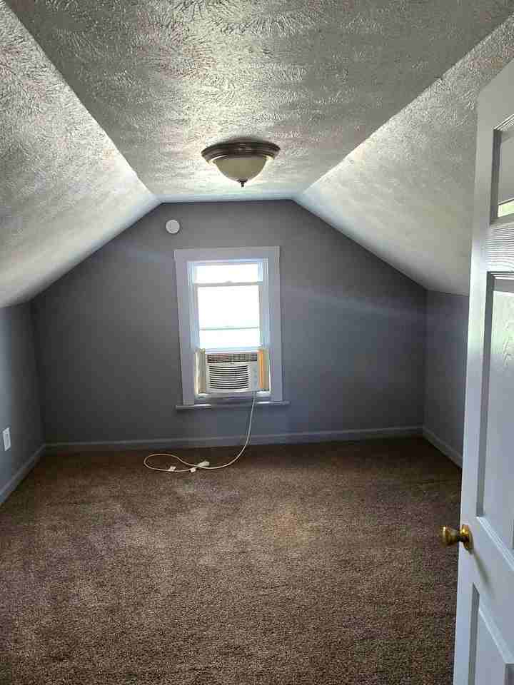 5022 Guy Avenue - Photo 6 of 11