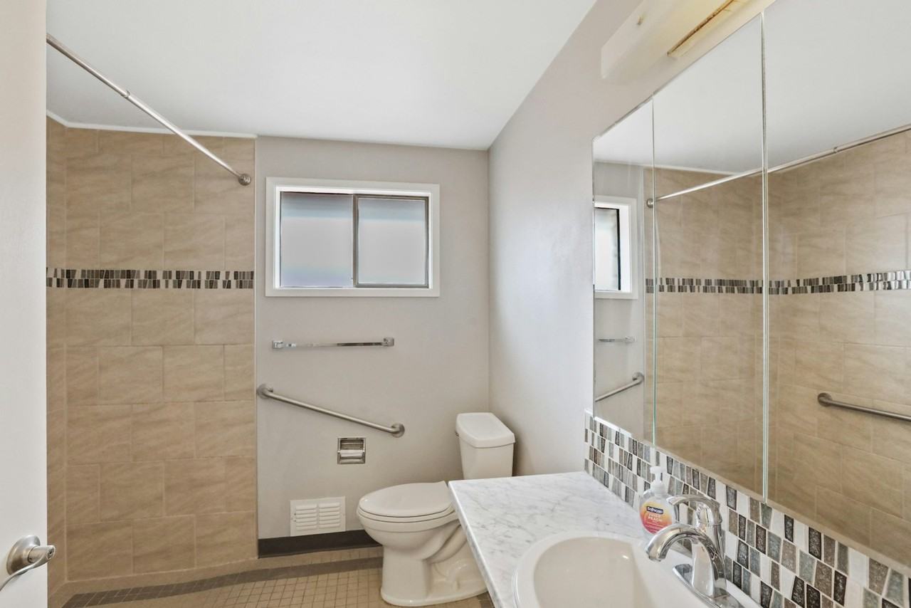 5125 N Lidgerwood St, Unit 1 - Photo 6 of 15