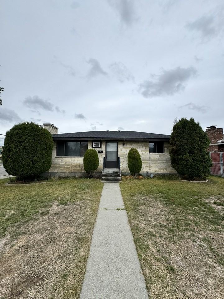 228 East Crown Avenue, Unit 1 - Photo 2 of 13