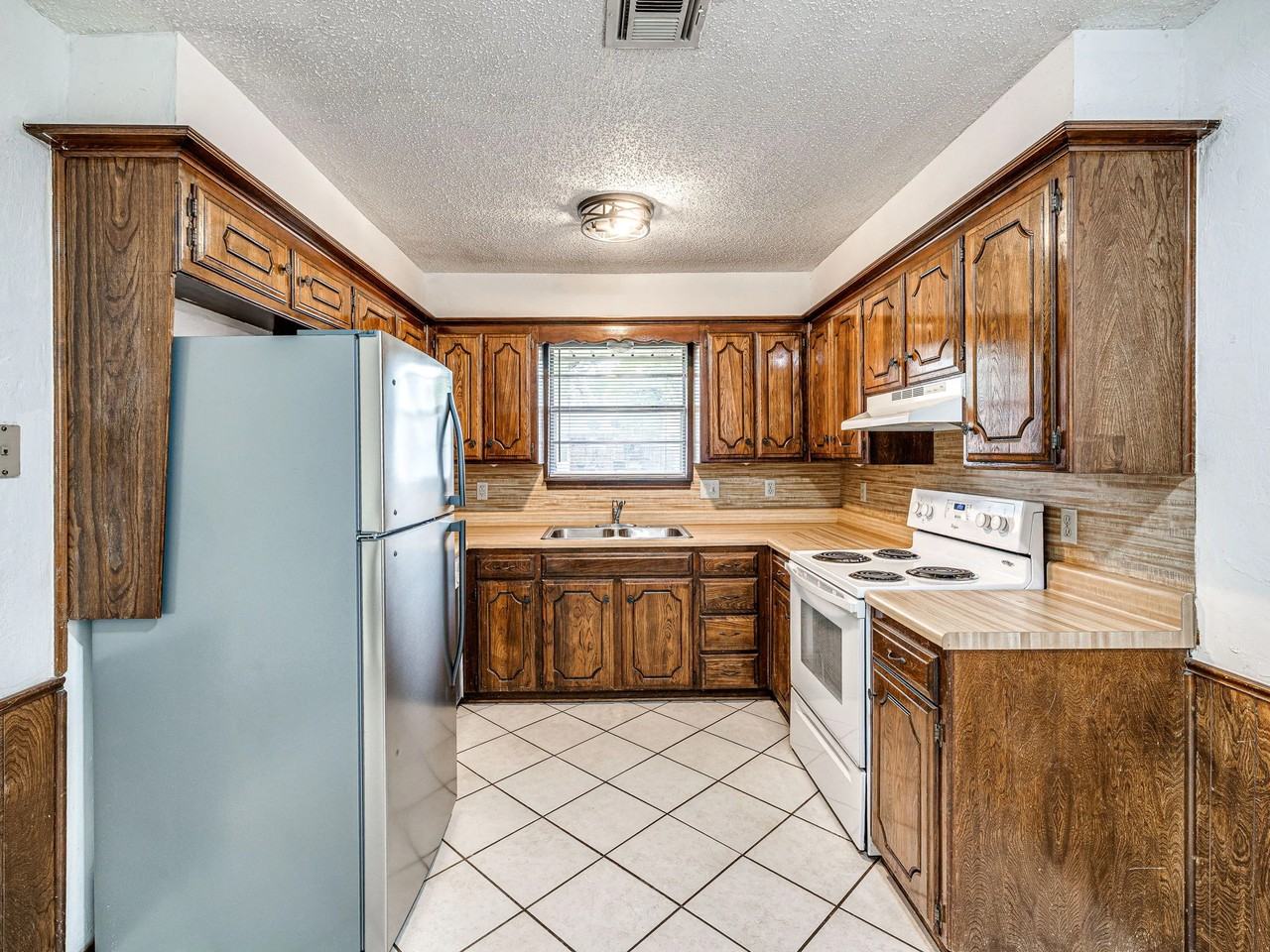 612 W Linden Dr - Photo 6 of 17