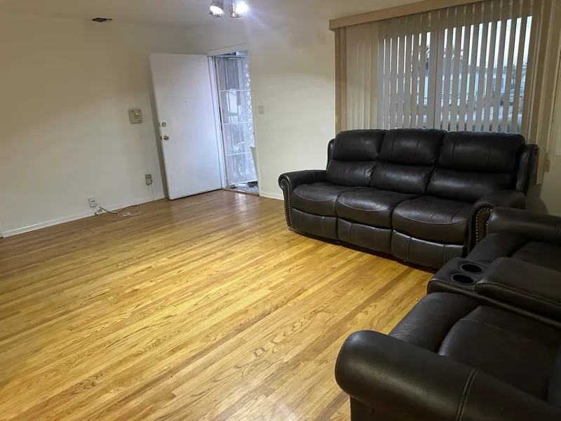 527W W Washington Ave - Photo 6 of 9