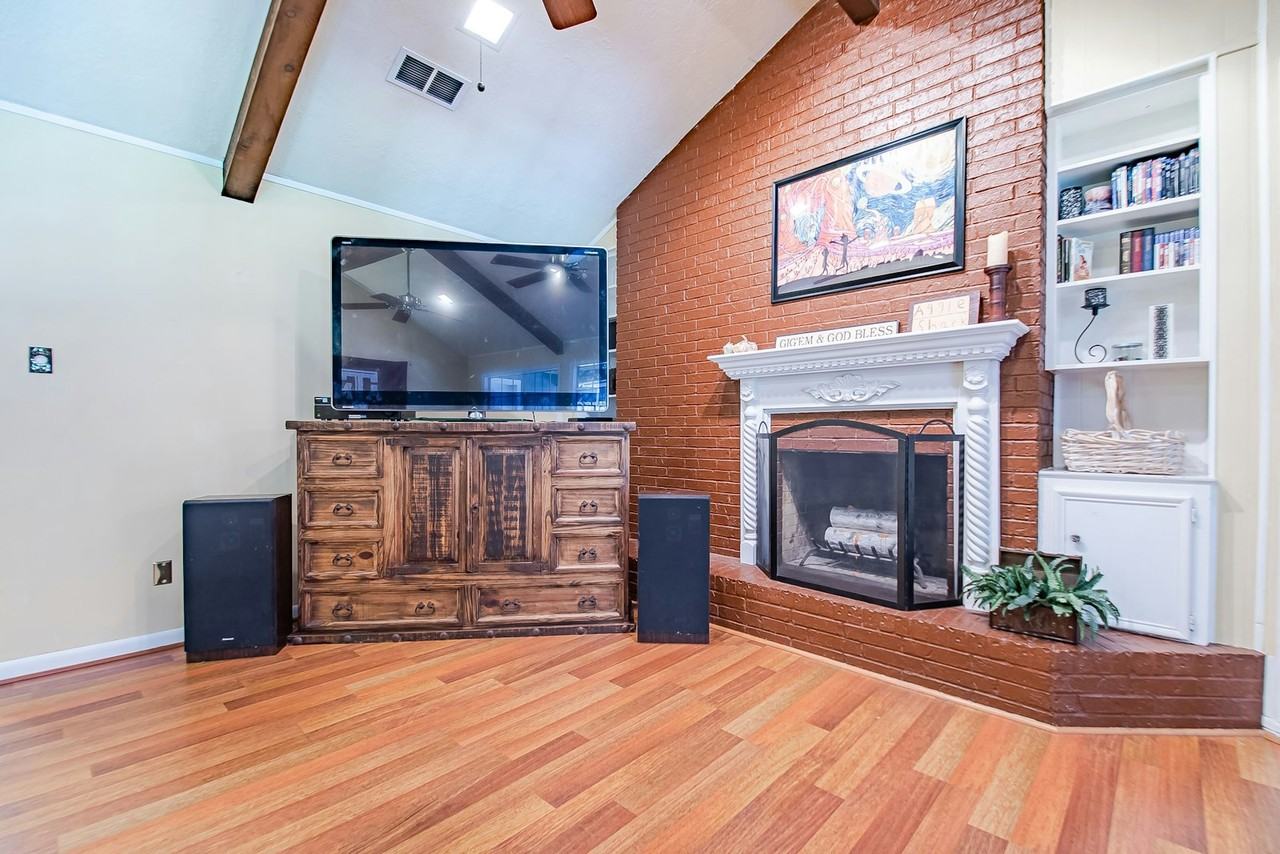 1102 Guadalupe Drive - Photo 4 of 25