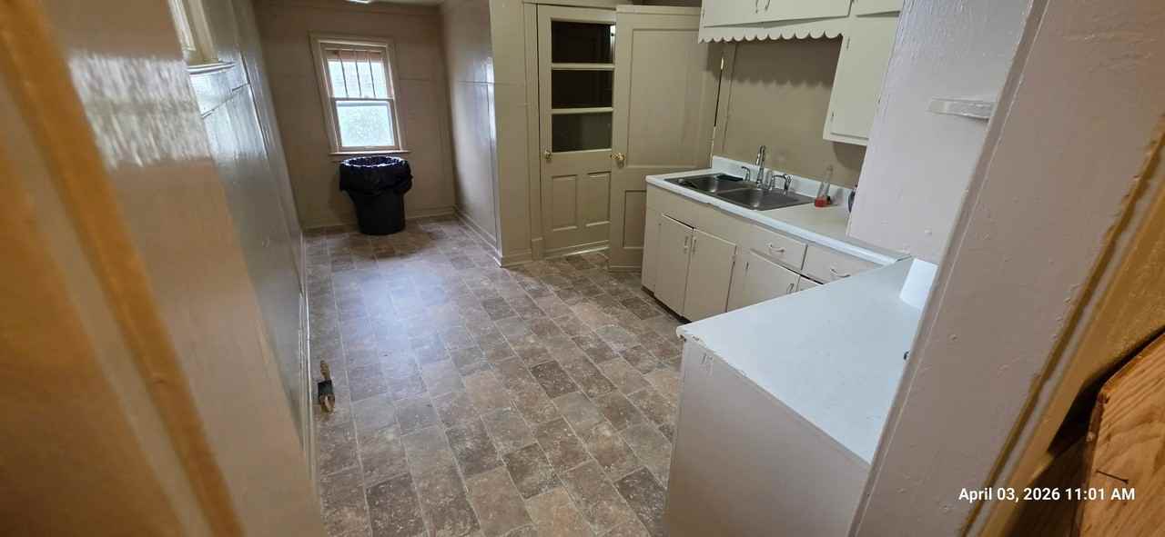 5820 E 15th Ter - Photo 4 of 8